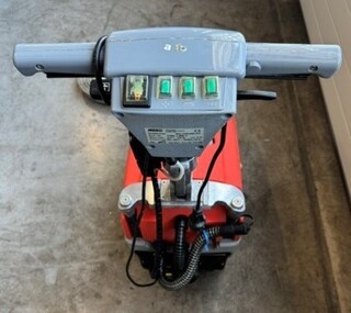 Boen /Scrubmaster machine Hako, B12, rood, bouwjaar 2016